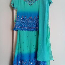 beautiful girls Indian dress it's got heavy work on the dress
with scarf perfect for any parties worn only once,pet and smoke free size 32 without tag pickup L8 or I can posted