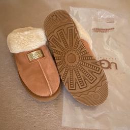 UGG slippers slippers size 5

Only worn twice - 100% bought from UGG shop

Come from pet and smoke free home