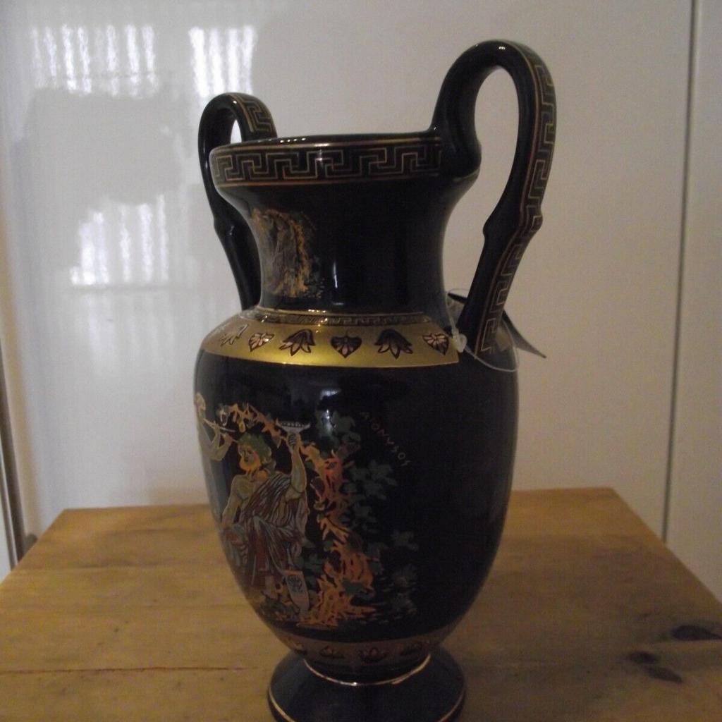 BRAND NEW
Ancient Greek style ceramic vase amphora.
Multicoloured but mainly black colour.

Approx Size:
22 cm high
14 cm maximum width (the side with the handles)
10-11 cm minimum width (the side without the handles)

Item code 01

The price includes shipping to the UK as Royal Mail tracked 48.

I have many other statues available (see last pic). Please ask for prices.

Paypal payment and shipping only to the registered address showing in paypal.