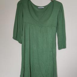 Ladies long top.
Very good condition.
Hardly worn.
Collection only or will deliver locally for a small fee.