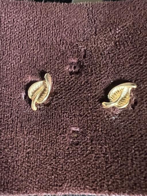 Buy & Sell Caerphilly - Wales Pontlottyn - Caerphilly - Photos for VINTAGE 9ct GOLD LEAF EARRINGS YELLOW METAL