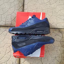 im selling a pair of nike air max trainers size 9 only worn 3 times like new black &midnight navy £30