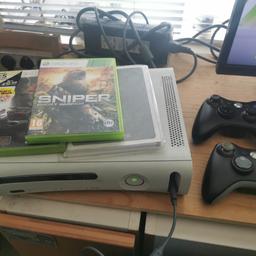 Xbox 360 console with hdd on top 20gb
3 x controler all working no batterys has one connection USB cable
Power supply
A/v scart TV connector cable
2x games forza 3
Sniper ghost warrior
Tray opens fine laying down
Stading up gets stuck
Other than that fully working