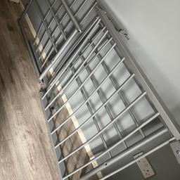 Metal single bed
Excellent condition
Ony sellin sue to movin house