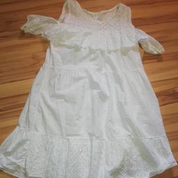 Sommerkleid kurz in weiß.
Luftiger weicher Stoff.
Das Kleid hat die Größe m.
Universal.....
Es ist in einem guten Zustand.