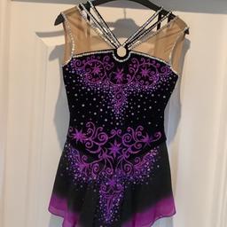 Absolutely gorgeous skating or dance skirted leotard dress. Velvet bodice, hand finished with sequins.
Immaculate condition…was bought for my daughter to dance in but never worn. Would fit adult size 6-8…states size 7.