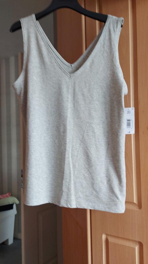 Buy & Sell West Midlands Sandwell - Photos for v neck vest top