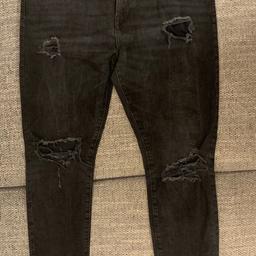 Jeans schwarz H&M W 40/34

Was: Jeans 
Farbe: schwarz 
Größe: W 40/34
Marke: H&M
Zustand: gut erhalten
Neupreis: ca. 40€
Länge 110 cm
Bund 50 cm
Oberschenkelweite 30 cm