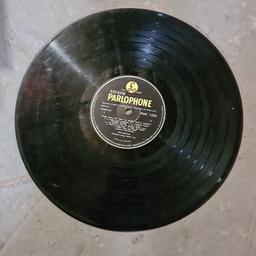 THE BEATLES A HARD DAYS NIGHT 1964 PARLOPHONE PMC 1230.


Record only no sleeve included


Very good condition as seen in pictures

Not tested due to no record player