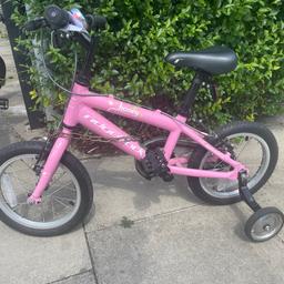 3 - 6 years has stabilisers so ideal for a child who’s learning to ride these are easy to remove when time comes size 14 inches

This is a Honey Ridgeback bike these sell for £230 new in shops as you can see in the second photo

Collection Kilburn not far from high road