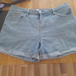 made from primark 
worn a couple of times don't fit anymore 
Good condition