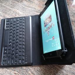 Fire HD 8-Tablet, 16 GB, Schwarz mit tastatur