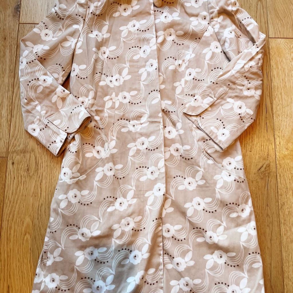 Topshop ladies jacket in a floral design. Size 8. Lovely fitted jacket.
Collection from Ribchester or happy to post for postage fees