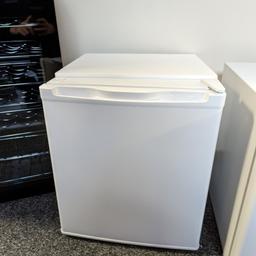 The Essentials CTT50W20 Mini Fridge is a handy extra fridge - great for keeping cold beers, fizzy drinks and snacks nearby.

You can use it as an extra fridge for your kitchen or a game room.

The surprisingly large 40-litre capacity gives you plenty of space. It has a reversible door so you can put it wherever suits you best.

Capacity: 40 litres
Reversible door to open the door from either side
Table top design


Collection from 
8 Clayton St, Wigan WN3 4DA