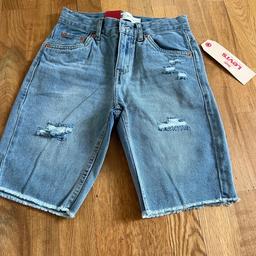 Brand new with labels
Levi’s 511 boys shorts
Adjustable inside to make tighter if needed
Age 12 years
Gutted to sell this but my son never got to wear these !!