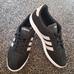 Mens Adidas Neo Trainers 
Size 8
Black Suide 
Worn Twice 
In New Condition 
Buyer To Collect