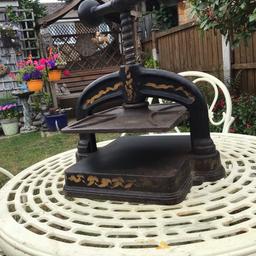 In very good condition cast iron book press.
Can be viewed in Wickford Essex for collection only as it weighs 19kg.