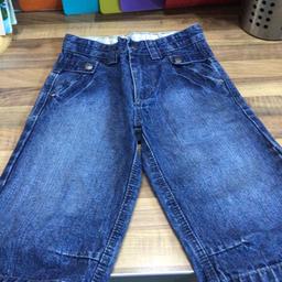 Verkaufe gebrauchte, wenig getragene kurze Hosen / 3/4 Hosen/ kurze Jeans in dunkelblau von Topolino in Größe 128.

Guter Zustand.

Versand bei Übernahme der Kosten möglich