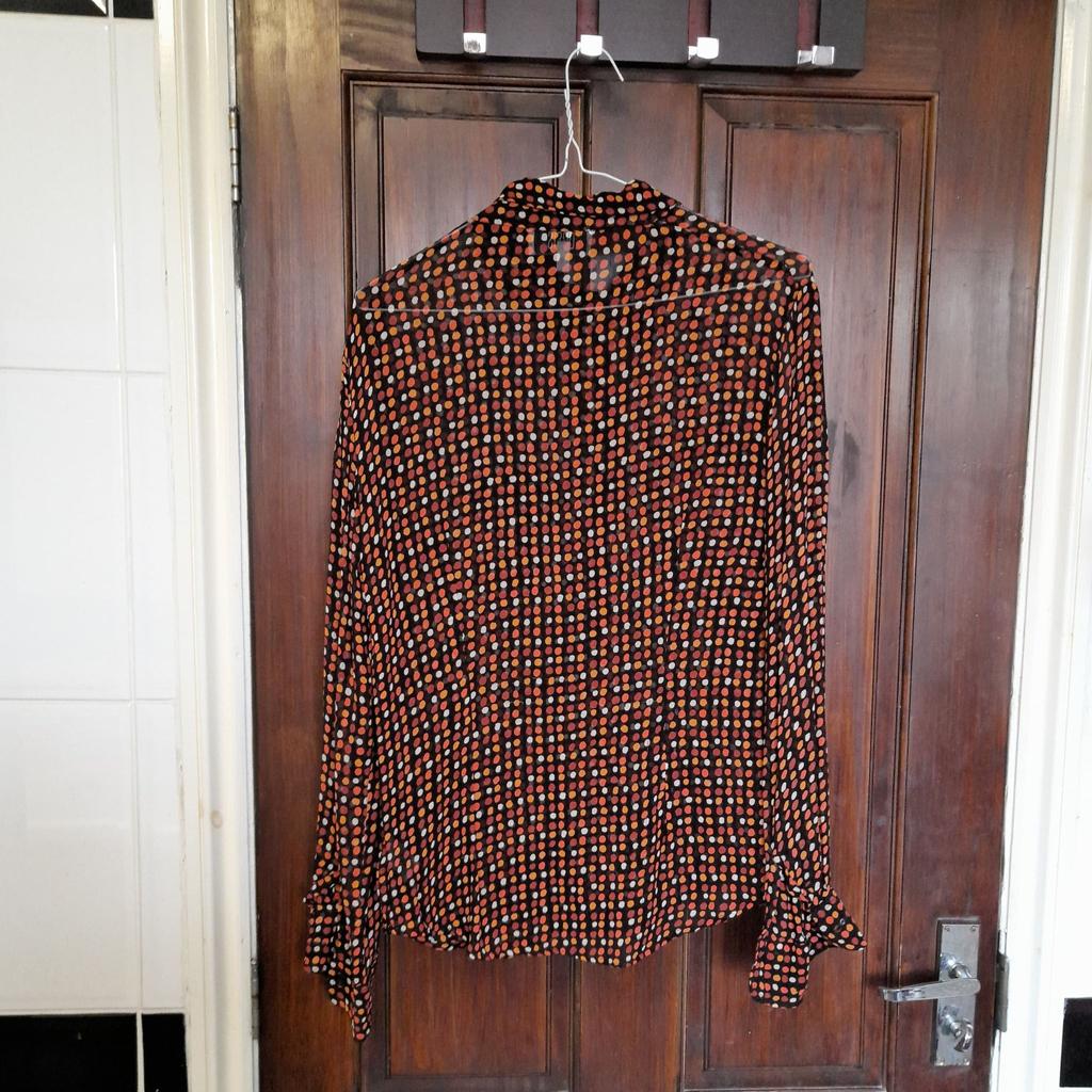 SIZE: 12

BRAND: Oasis

CONDITION: Has some snags

INFO: 90s label, polka dot, 100% viscose, transparent, buttoned front + 2 open front pockets

--------------------

If need measurements, please ask!

--------------------

COLLECTION (M34 5PZ) or POSTAGE AVAILABLE (via Royal Mail)

--------------------

Audenshaw Gorton Ashton Denton Openshaw Droylsden Manchester Hyde Tameside Reddish Dukinfield Stalybridge ladies womens vintage blouses sheer top retro summer size 8 size 10 orange 1990s size 12