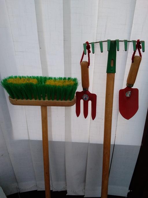 Buy & Sell Pembrokeshire - Wales Pantygrwndy - Pembrokeshire - Photos for 4 piece childs gardening tools