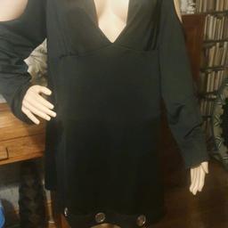Woman backs dress with stretch. Open sleeves. D ring on each shoulder. Plunged neck quite low as photos show. Bust fully streached is 52 inches length from the arm pit 25 inches. Silver tone rings at the bottom. The size says xxxl. I bought this dress from someone who had worn it it's in vgc sadly to sexy for me this would suit 16/18.