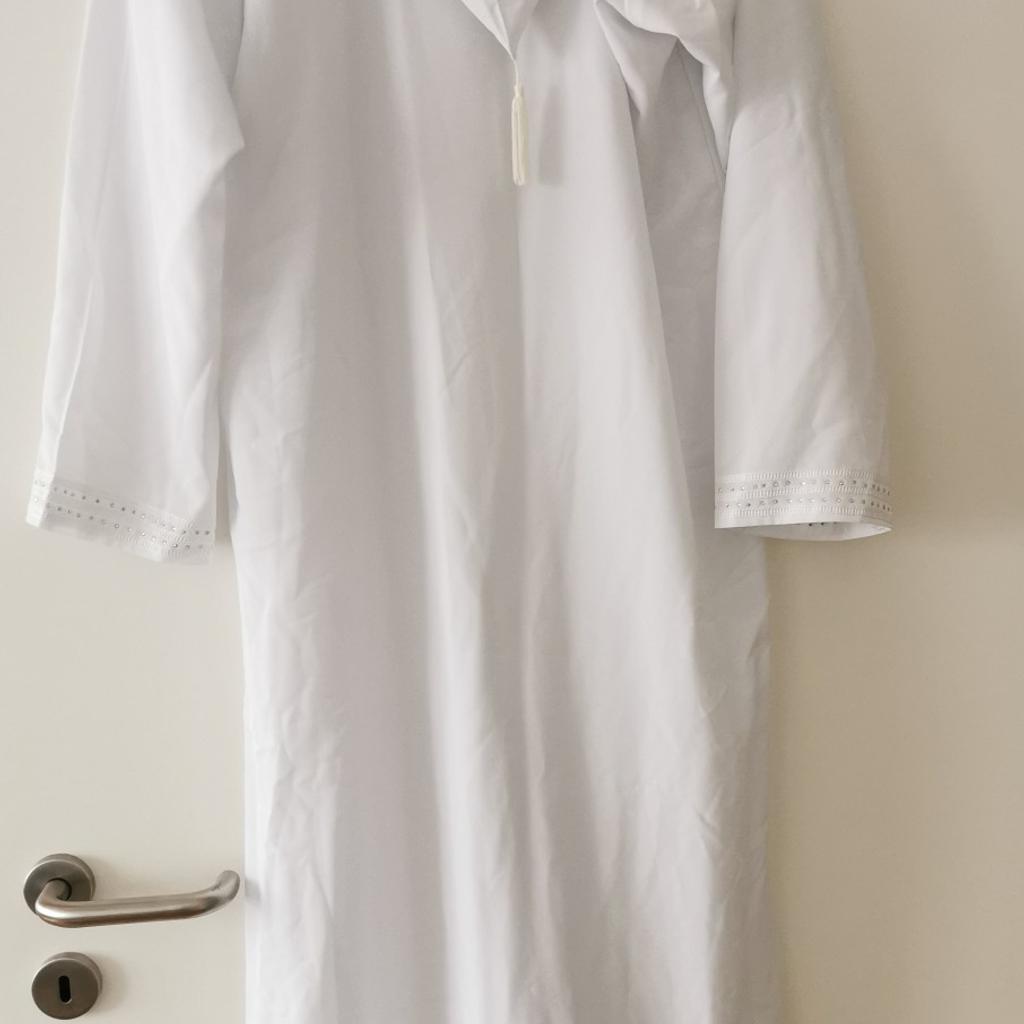 Verkaufe hier ein sehr gute erhaltene Damen oriantalische abaya Gr XL in weißen Farben siehe Bilder.
