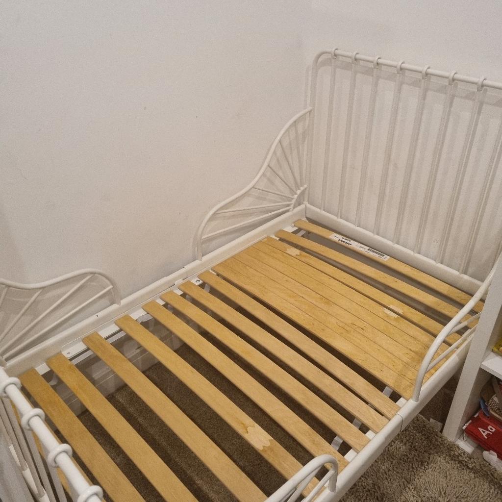 IKEA MINNEN EXTENABLE WHITE BED FRAME in CR5 Croydon für £ 20,00 zum
