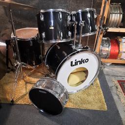 Verkaufe hier ein Anfängerschlagzeug der Marke LINKO... außer dem Hocker ist alles dabei... perfekt zum starten!

Trommel / Becken / Cymbals / Schlagzeug