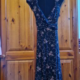 Ladies Black & Pink Floral dress from Jane Norman, in excellent condition, new and never worn in size 12.
Please note that the adverised price is collection only. If you want this item delivered, it will cost extra.