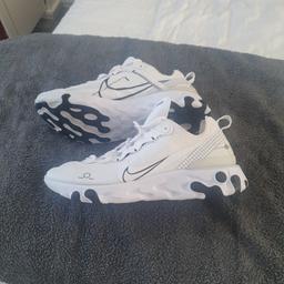 im selling a pair of nike react trainers excellent condition size 10 want £25