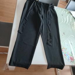 Stoffhose, festliche Hose
Gr 42 .
Hose ist von H&M.
selten getragen.
zuzüglich 5€ Versand innerhalb Deutschlands.
Kein PayPal.