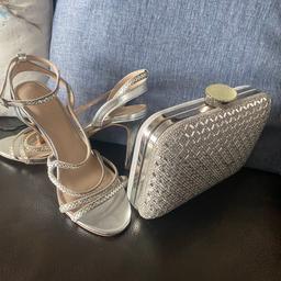 Silver glitter cavela shoes
Clutch bag with chain
 for shoulder