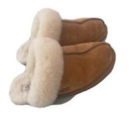 Ugg Australia Scuffette Original Womens Slippers.
Size 5.5
Tan
Faux Suide Material
Sheepskin Lining
Only Worn Twice Around The House But To Small For Me
In Brand New Condition
Buyer To Collect