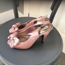 Size 5 pink satin shoes
Occasion at Next 
Worn once for a wedding
Couple of small marks not noticeable 
Collection only