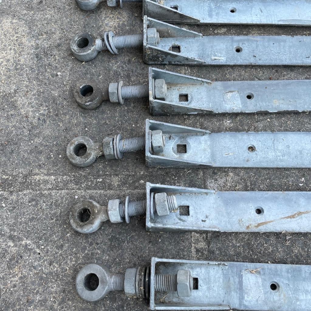 6 large galvanised adjustable hinges with 2 gate bolts. Approximately 28 inches long. Ideal for large gate or garage doors.