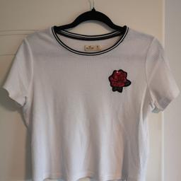 weißes T-Shirt mit Rose
