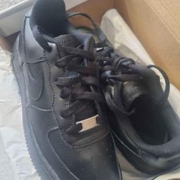 size 6 (eur 39) Black nike air force 1s worn once like new condition
