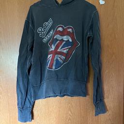 Amplified - Rolling Stones Pullover im Vintage Design. Größe S/ unisex. Nur wenige Male getragen.
100% Baumwolle. Np: 49,99

Privatverkauf keine Garantie oder Rücknahme.
Versicherter Versand für 5,50€ möglich (unversichert 4€)
