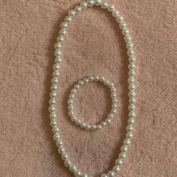 New without tag jewellery. A beautiful White Pearl Necklace and Bracelet Set for girls