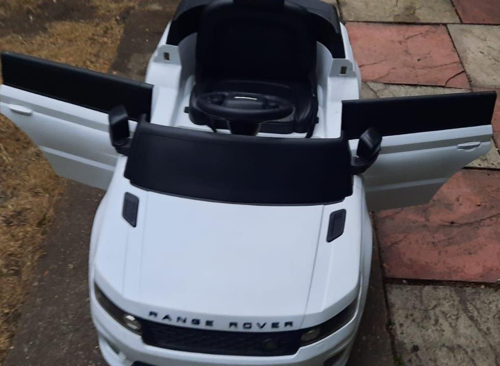 RANGE ROVER electric car for children in E17 London Borough of Waltham ...