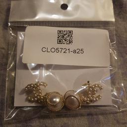 New and unworn  elegant and fashionable style  pearl dangle earrings 
Any query just ask 
Thanks for looking 
matches to any casual or formal outfit 
ideal gift for any special occasion