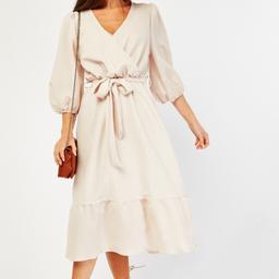 Product Description:
Material: 98% Polyester, 2% Spandex
Measurements: 46" (Shoulder To Hem)
Size: 10-12
Product Details:
Elastic Waist Band
Elastic Sleeve Trim
Belt Loops
Tie Up To Waist
Textured Wrap Front Midi Dress
p&p £3.99
no return excepted. 