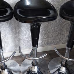 3 barstools for sale all work perfect one as a crack in the plastic but does not affect its use at all (see picture 4)
collection only