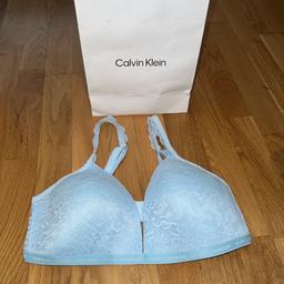 Calvin Klein blå triangel BH storlek L använd engång ny skick

Frakt 45kr
Avhämtning i Råcksta