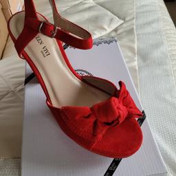Stunning red sandals size 6
comes boxed brand new
