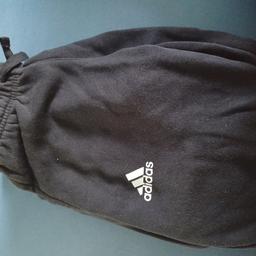 Adidas Sporthose 128
gerne getragen