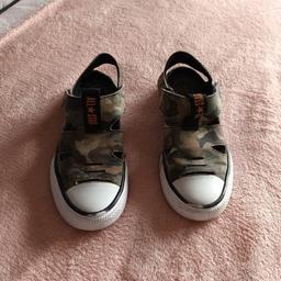 Boys Camo Converse lightweight summer open pumps, velcro fastening to both sides, size 1.
Some light scuffs and marks but still in great wearable condition. Open to reasonable offers and would bundle.