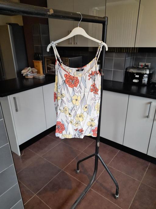 Buy & Sell Greater Manchester Tameside - Photos for Sleeveless Floral Blouse