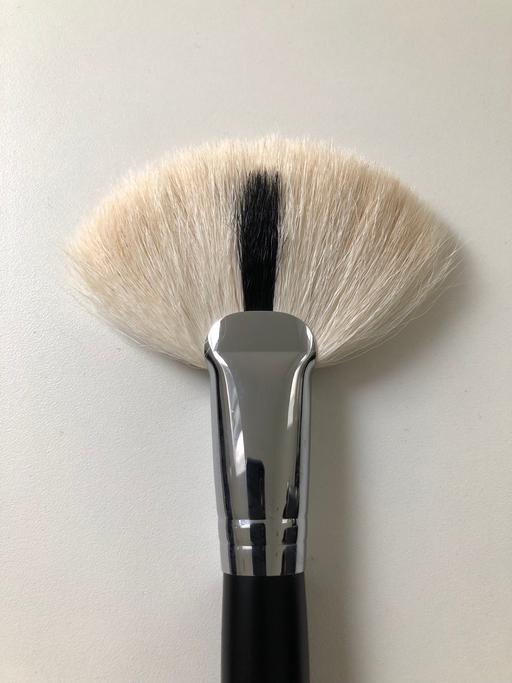 Buy & Sell West London Hillingdon - Photos for Morphe M143 deluxe soft fan makeup Brush.