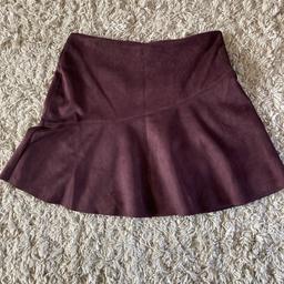 Next. Berry Suede Look Skirt. Execellent condition worn once size 14.

Collection S64 Area. Can post for additional post & packing fees. 😊